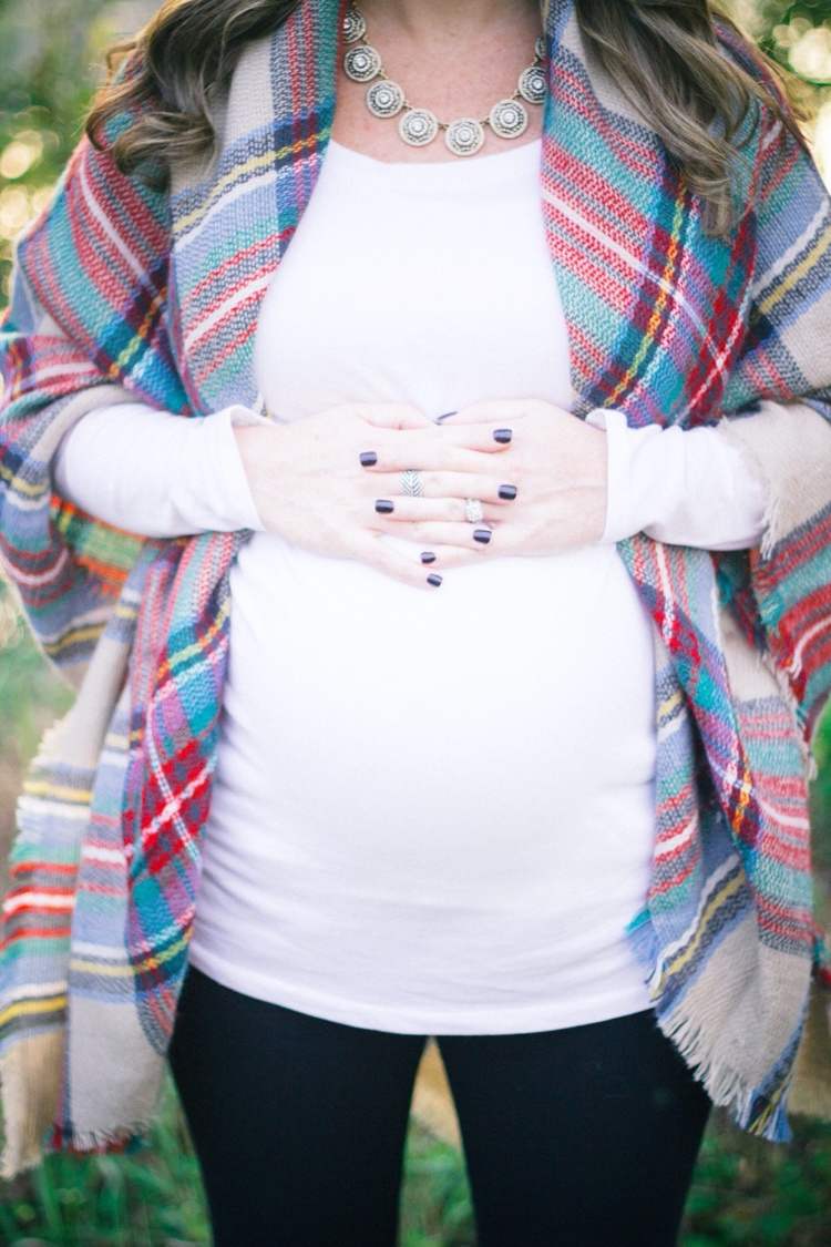 Blúzka s dlhým rukávom, tehotenské legíny a šatka XXL s károvaným vzorom