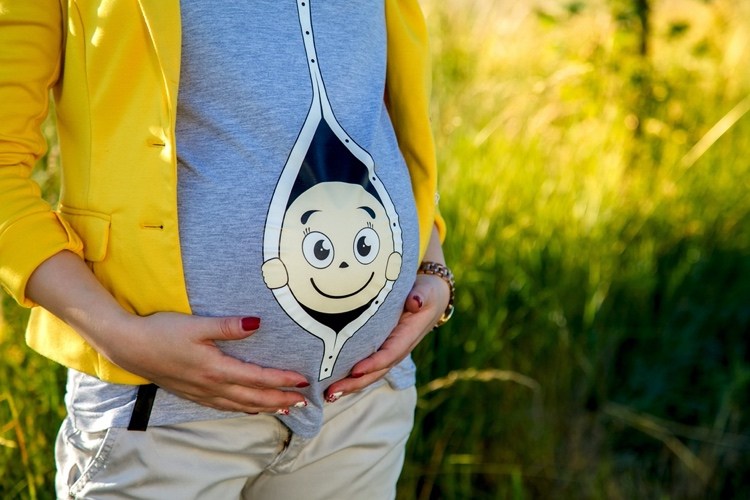 Postavte svoje malé dieťa na výslnie pomocou vtipného trička