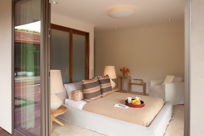 vankúše do spálne, dizajn domu s udržateľnou architektúrou