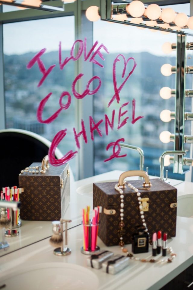 toaletný stolík zrkadlo lesk rúž písať toaletný stolík dizajn zrkadlový lesk rúž písať