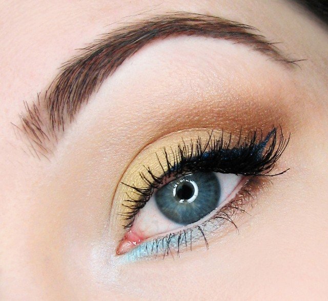 Summer-Make-up-Sun-Kissed-skin-tone-eye-make-up-subtle