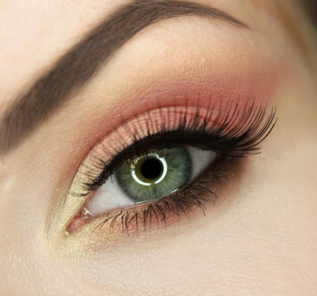 Paleta očných tieňov-ružové zlatohnedé tóny-mihalnice-zakrivené