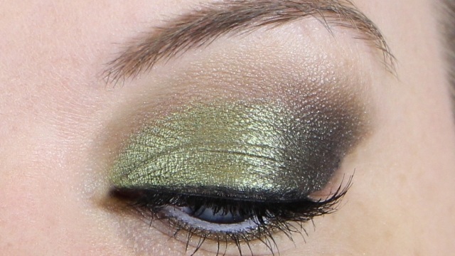 Letné líčenie-nápady-orientálne-oči-zlato-trblietavé-viečka