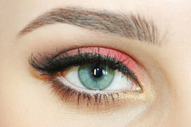 Letné looky-ľahký-make-up-biely-kajal-na-vnútornom-dolnom viečku