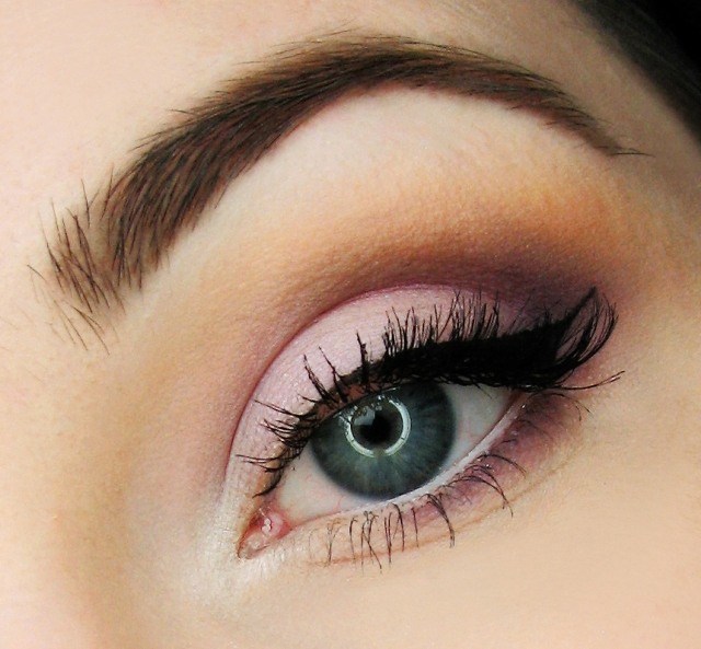 nápady na matný odtieň na celom viečku až po obočie
