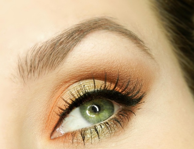 Zlato zafarbené-vodeodolné-krémové-očné tiene-púder-nápady-leta-leto