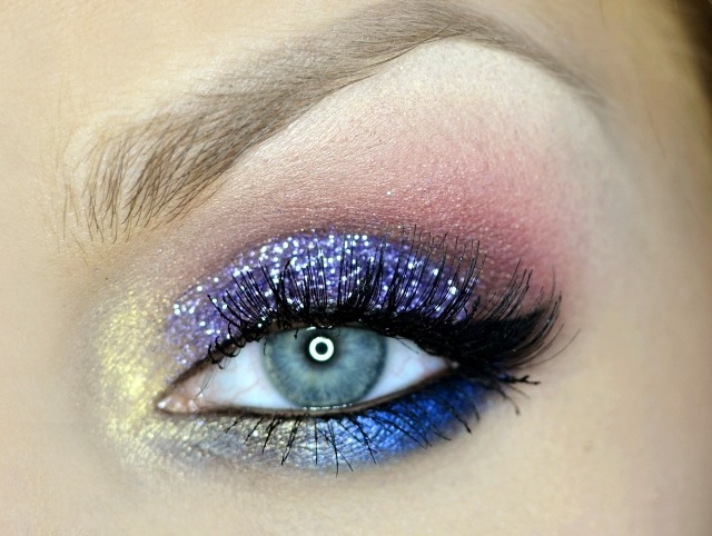 Trblietavé-oči-očné tiene-špeciálne-trblietavé-nápady-večerné líčenie