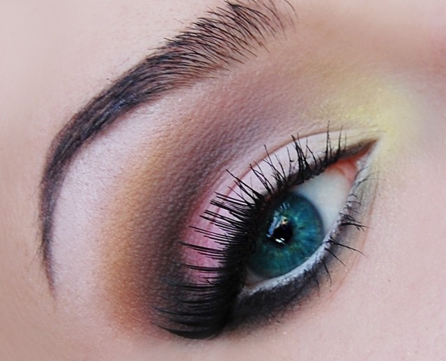 triky na nanášanie očí na biele-kajal-na-vnútorné-dolné viečko