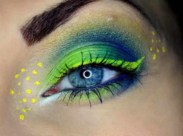 leto-očný make-up-neónové farby-svetlé-extravagantné-nápady