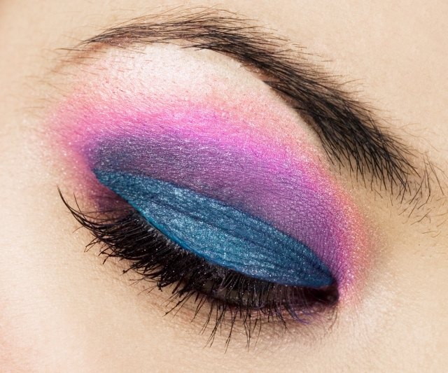 trblietavé viečka-modrá-purpurová-make-up-móda-leto-2014