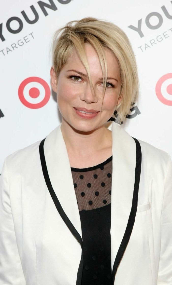 Michelle Williams sidecut s ofinou michelle-williams-blond-sidecut-undercut-ofina-účes