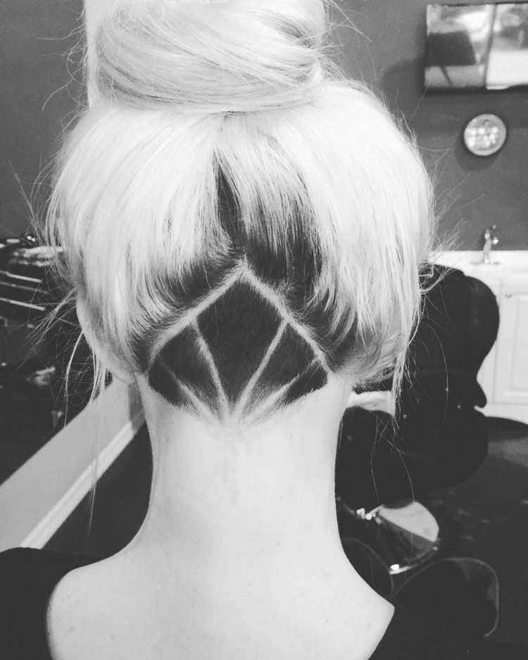 Podrezané účesy - nápad na diamant ako motív podrezané účesy blond-čierna-styling-akcent-obrázky