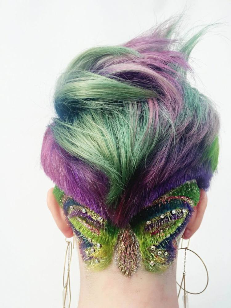 Podrezané ako motýľ s kamienkami podrezané účesy-trblietky-motýľ-zelený-akcent-dúha