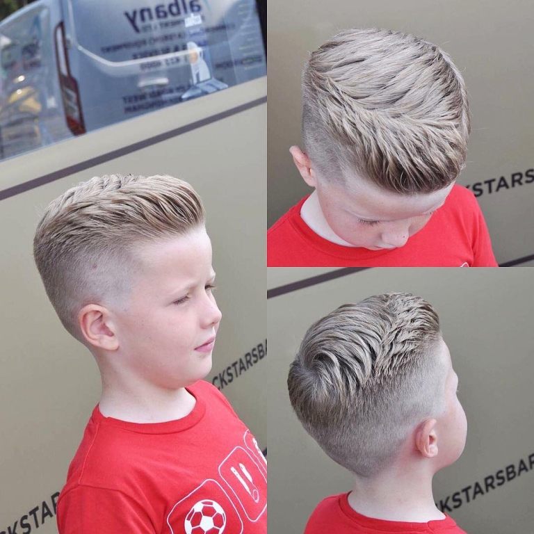 Účes v štýle detských účesov blond chlapci