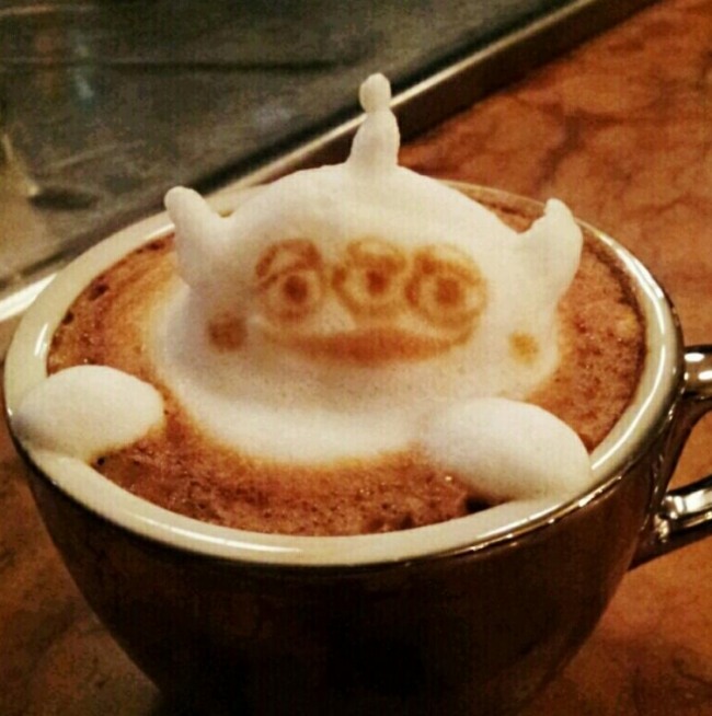 3d latte cafe art kazuki yamamoto alien three eyes foam