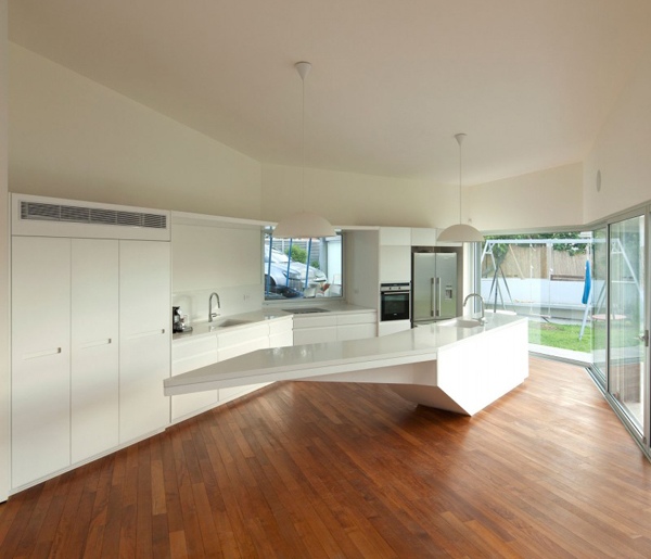 Kuchynská linka moderný dizajn hranatá drevená krytina