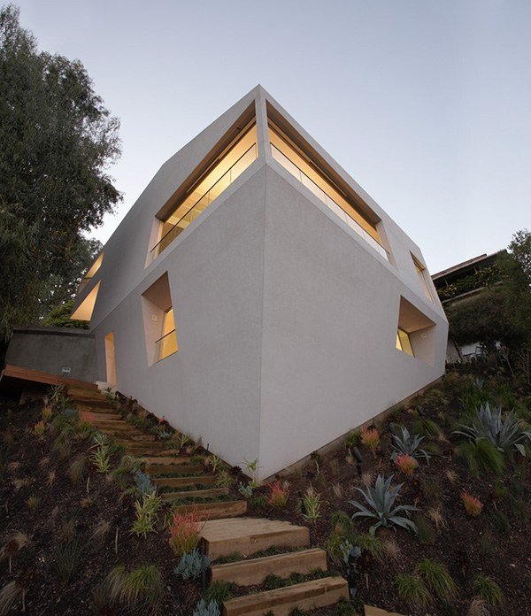 Dom na svahu Johnston Marklee -dole