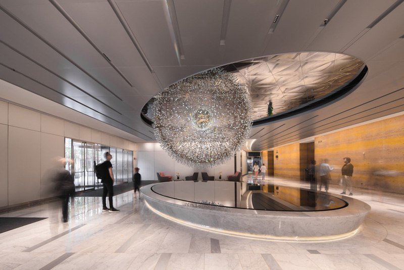 Náš vesmír ako svetelná socha - Lucent our-space-sculpture-glass-lucent-lobby-hancock-center