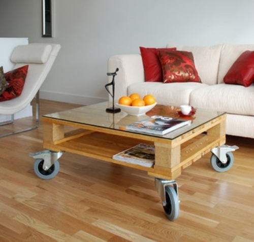 konferenčný stolík europalety upcyklovaný interiér svetlé drevo konferenčný stolík euro palety do upcyklovaných interiérov ľahké drevo