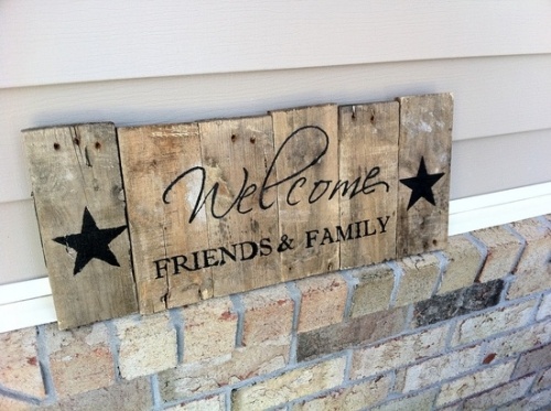 nástenná dekorácia europalety upcyklované výtvarné znamenie vitajte nástenná dekorácia z europaliet upcyklované umelecké znamenie vítané