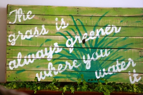 dekorácia na stenu europalety upcyklované art deco v záhrade dekorácia steny z europaliet upcyklované art deco v záhrade