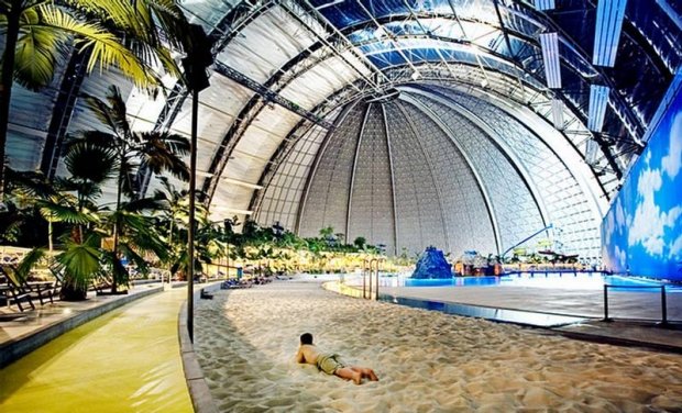 Piesočná pláž South Seas-krytý raj-Berlín Piesočná pláž South Seas-krytý raj-berlínsky oheň