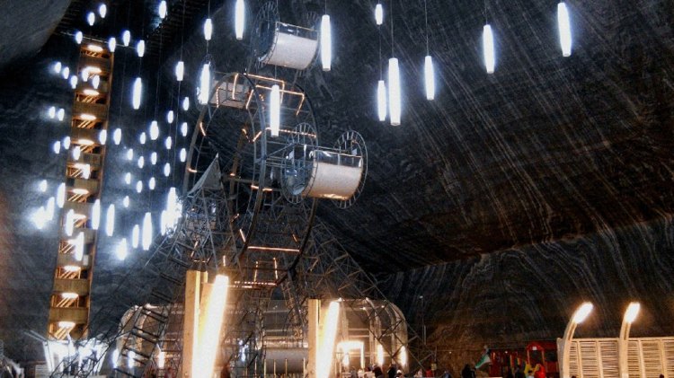 dovolenka-rumunsko-minigolf-ruské kolo-destinácia-atrakcia-história-fakty-vstup