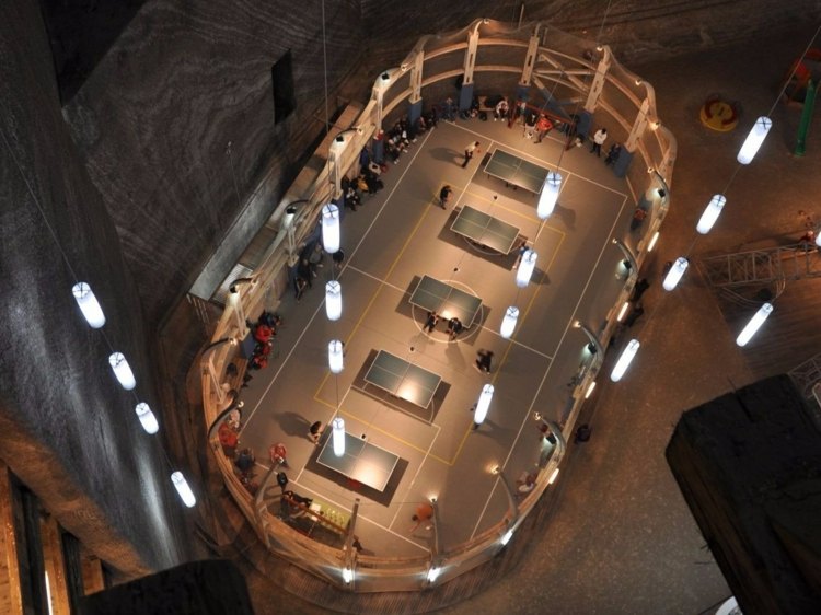 dovolenka v Rumunsku zábavný park-nápad-stolný tenis-lampa-šport