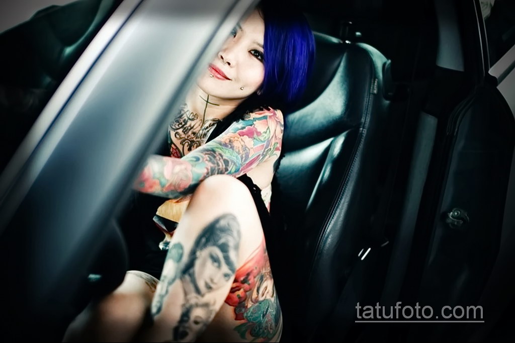 tatuaż i samochód na zdjęciu 03.10.2019 №029 -tatuaż i samochód-