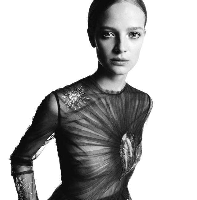 Ine Neefs zdobené tylovými šatami pre Valentina Šaty vyrobené z tylu pre Valentína-čierna farba