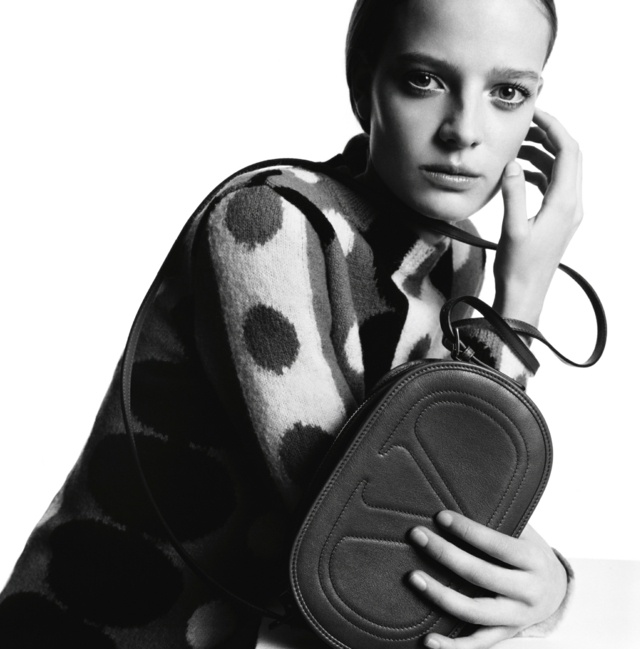 Valentino jesenná zimná módna kampaň Maartje-Verhoef-s-kabelkou-pre-Valentina