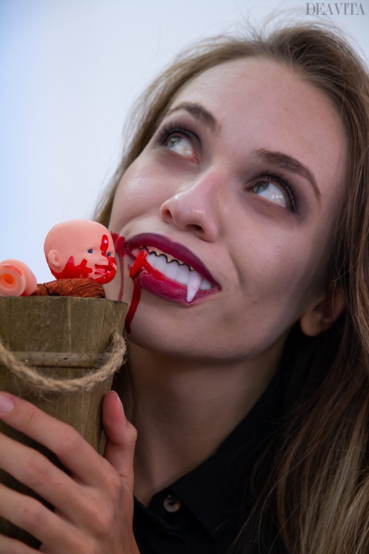 Upírsky make-up krvná grófka upírska žena make-up