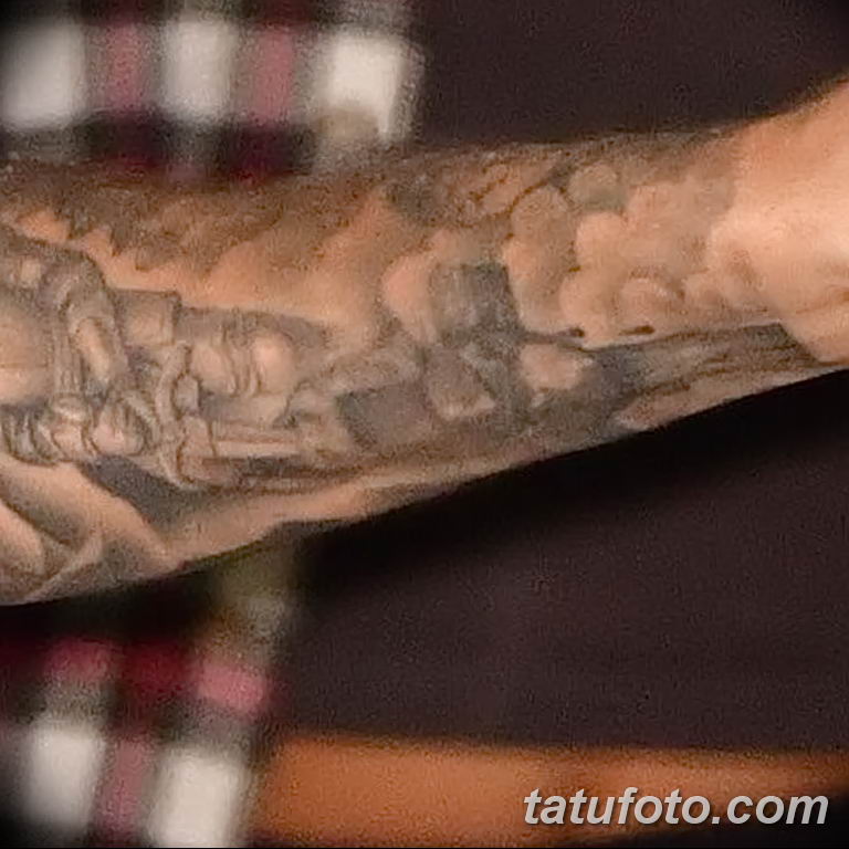 Justin Bieber - Fotó a 36. helyhez Kereszt és Bleeding Planet Earth