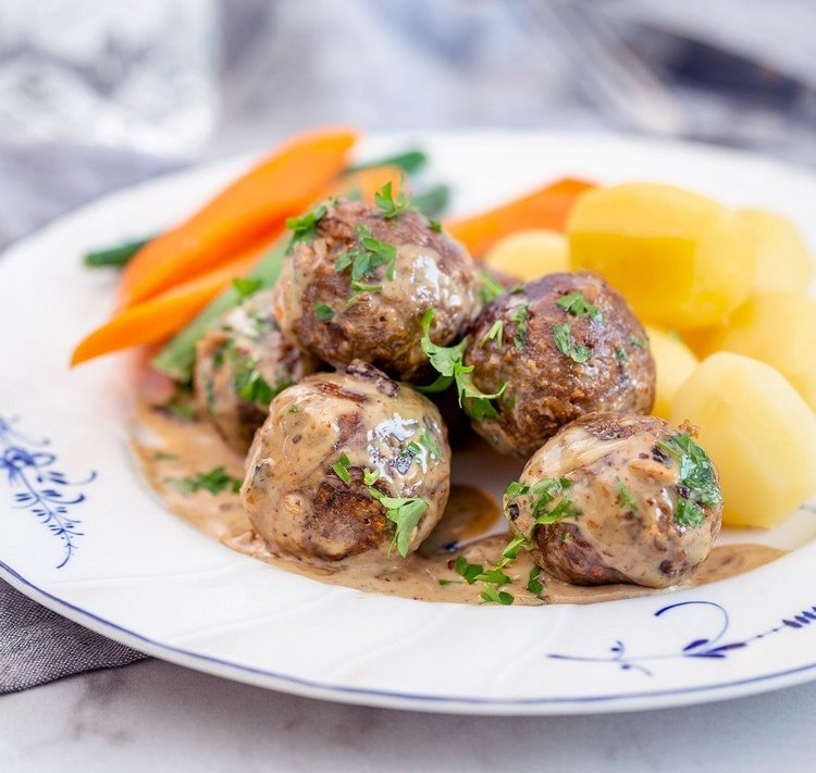 Vegánsky Köttbullar omáčka Ikea recept na švédske karbonátky