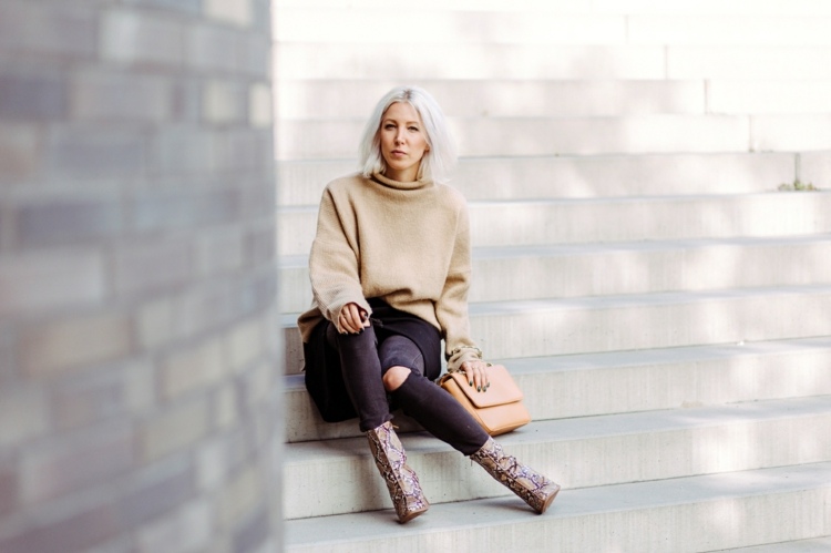 Ponožky môžu byť aj vegánske móda-vegánsko-béžový-sveter-čižmy-hadia koža-imitácia