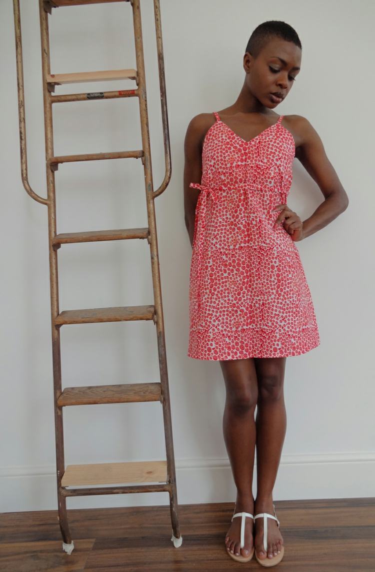 Letná móda - šaty v ružovej farbe od Mayamiko fashion-vegan-losos-color-dress-mayamiko-leto-nápad