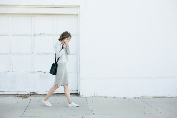 Sivý, vegánsky outfit móda-vegánsky-šedý-outfit-štýl-všedného dňa-dámy