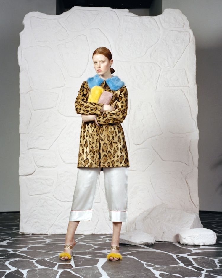 Vegánska imitácia zvierat - leopardí kabát z kreviet fashion-vegan-shrimp-coat-leopard-pattern-golier-blue