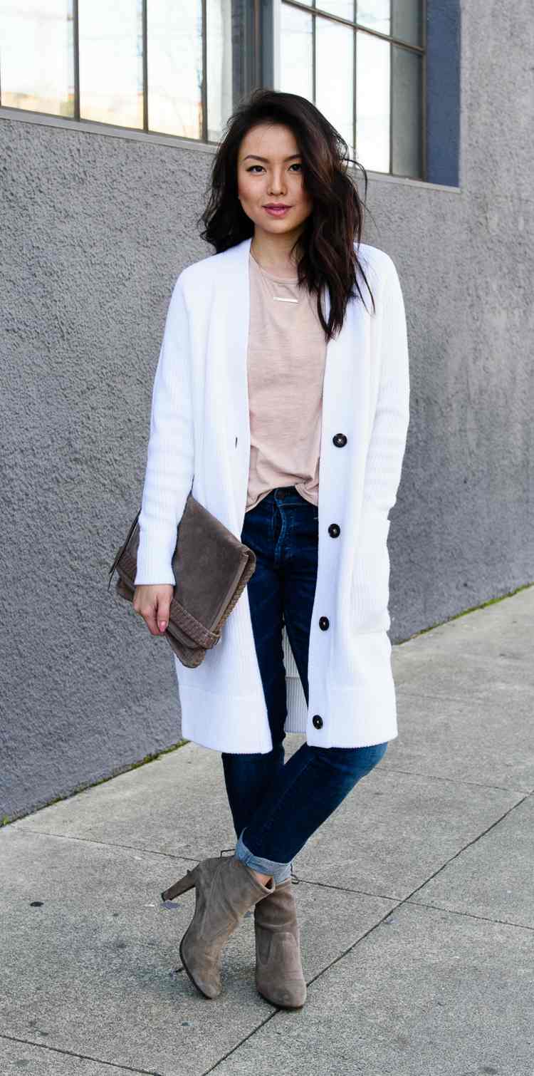 Svetre nikdy nevychádzajú z módy fashion-vegan-cardigan-everlane-white-jeans-boots-grey