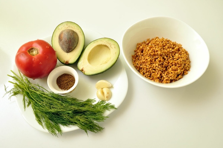Vegánsky recept na kašu so špaldou - tieto ingrediencie potrebujete vegánsky recept na kašu so špaldovými prísadami paradajkový kuemmel cesnakový kôpor