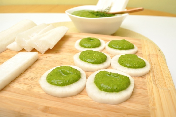 Špenátovú omáčku môžete použiť ako dip k zelenine a iným veciam vegánske omáčky recept špenát špaldový zeleninový dip