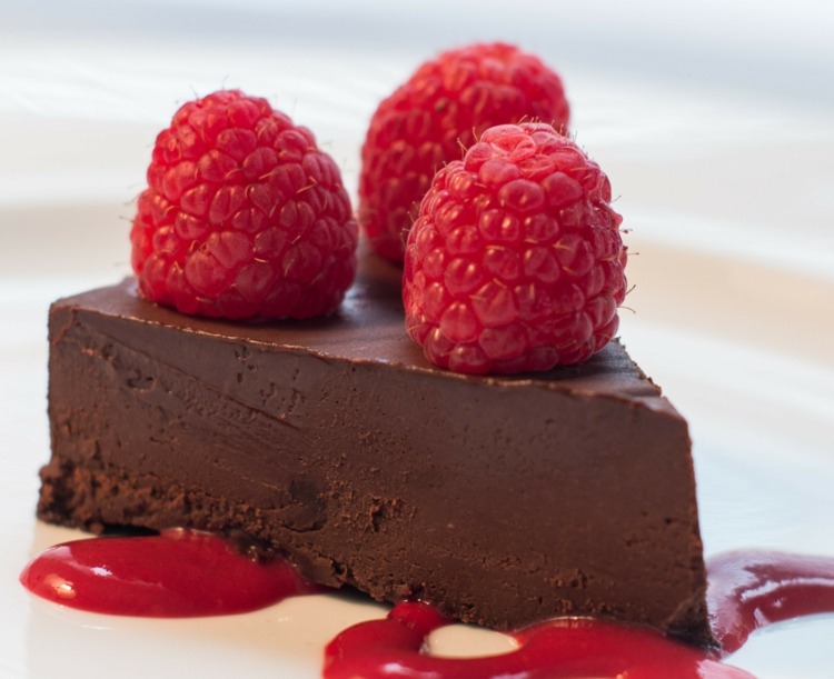 Recepty na dezerty s hodvábnym tofu - čokoládový koláč s malinami Čokoládový koláč, maliny, tofu, pripravte sa ako vegáni