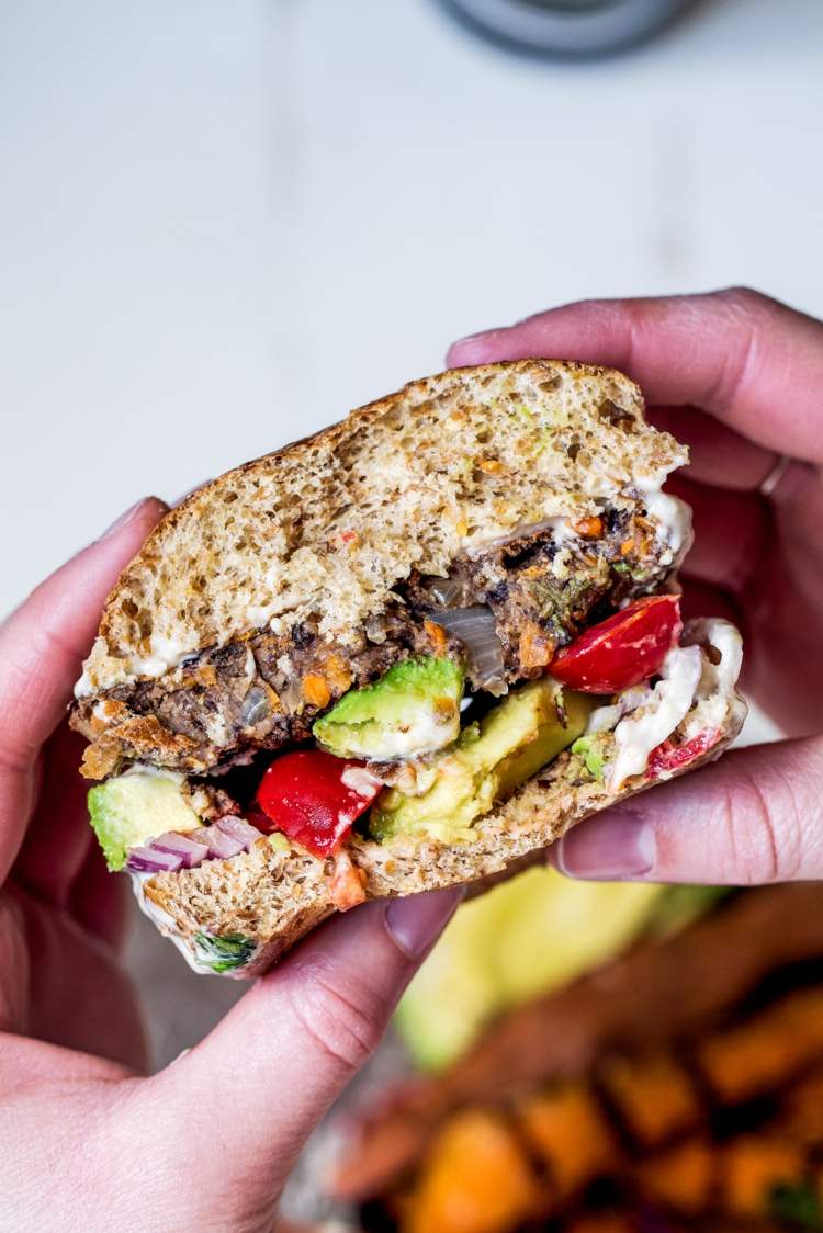 Recept na burger z čiernych fazúľ, vegánska večera