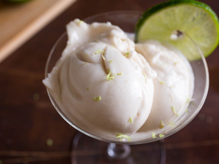 Vegánska zmrzlina-vanilkovo-limetková