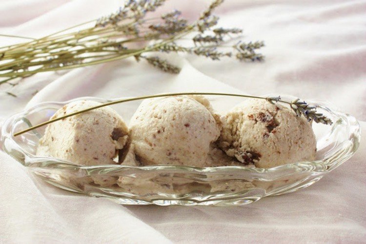 vegánska zmrzlina-urob si sám-krémová-kešu-zmrzlina