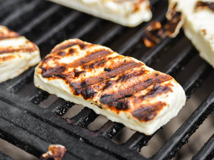 vegetariánsky-gril-syr-halloumi-gril-syr-tvrdý-jednoduchý