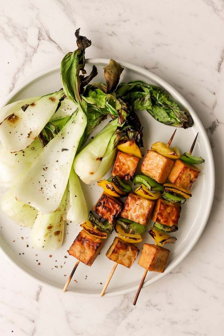 Tempeh špízy vegánske zdroje bielkovín vegetariánsky gril recepty jednoduché