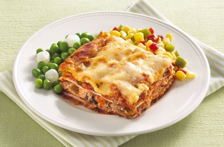 Vegetariánske lasagne s hráškom ako ozdoba vegetariánske-lasagne-pečenie-recept-suchini-rýchle