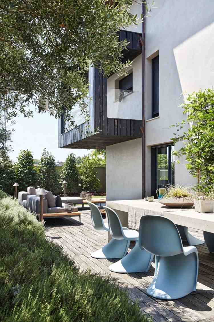 terasa-drevo-sivo-stredozemne-rastliny