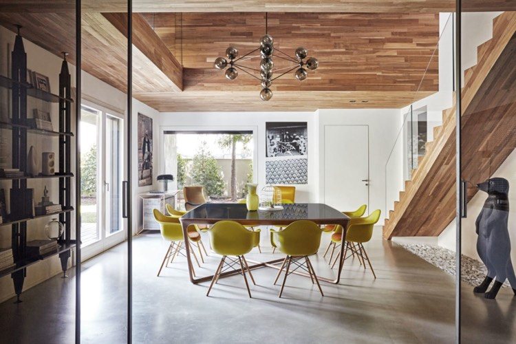 jedálenský kút-žlto-okrové-stoličky-poter